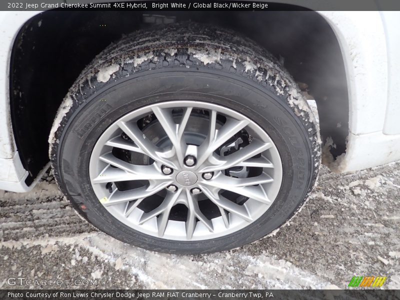 Bright White / Global Black/Wicker Beige 2022 Jeep Grand Cherokee Summit 4XE Hybrid