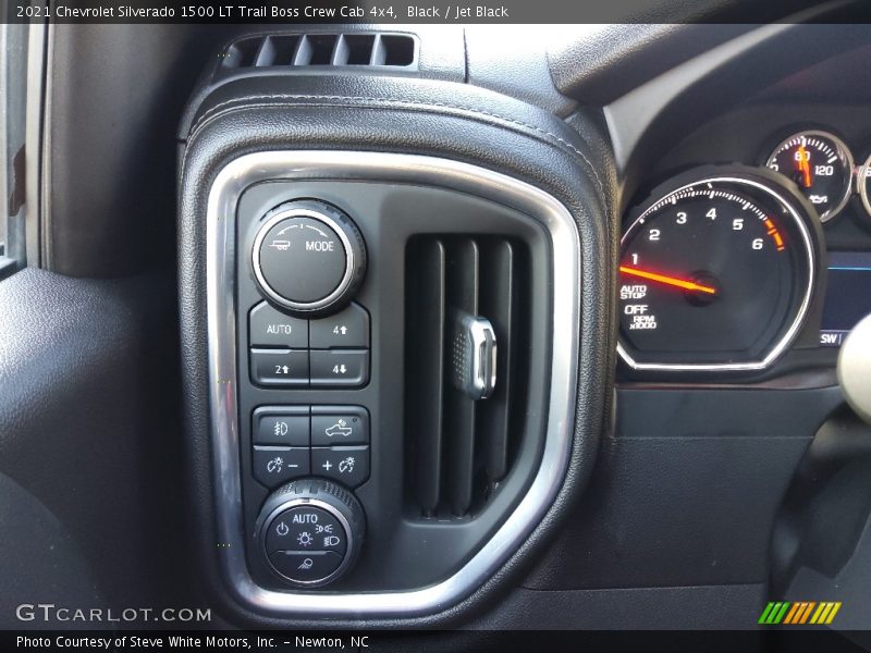 Controls of 2021 Silverado 1500 LT Trail Boss Crew Cab 4x4