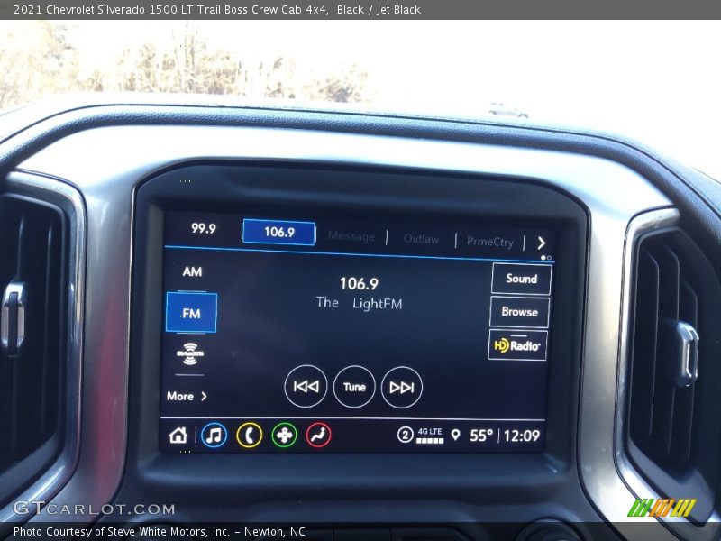 Controls of 2021 Silverado 1500 LT Trail Boss Crew Cab 4x4