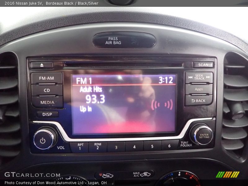 Bordeaux Black / Black/Silver 2016 Nissan Juke SV