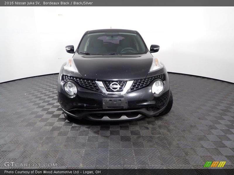 Bordeaux Black / Black/Silver 2016 Nissan Juke SV