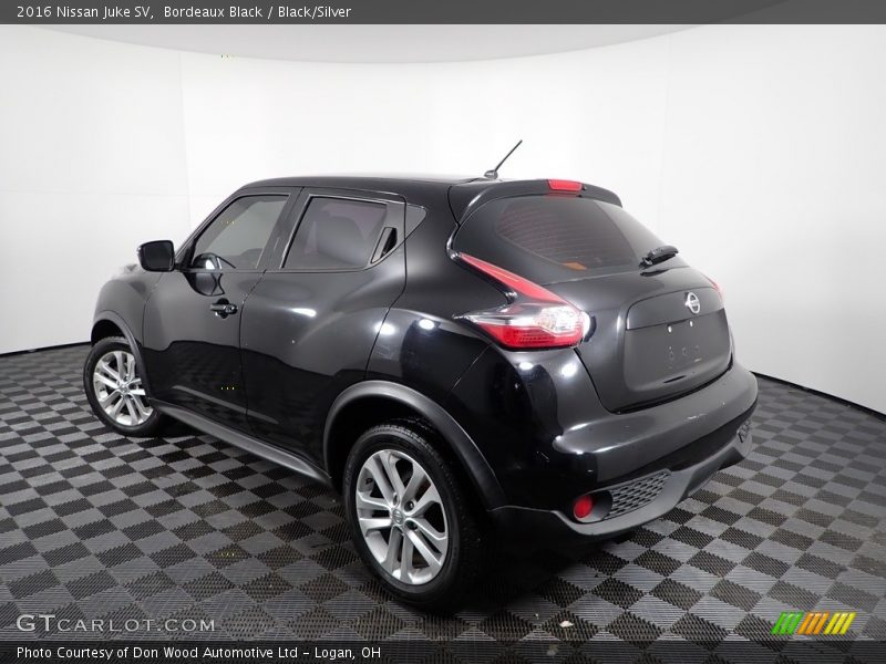 Bordeaux Black / Black/Silver 2016 Nissan Juke SV
