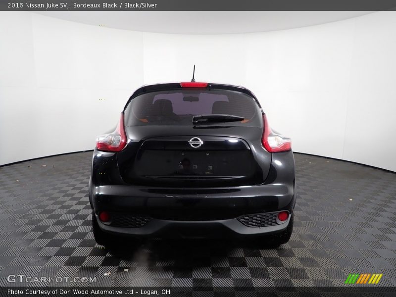 Bordeaux Black / Black/Silver 2016 Nissan Juke SV