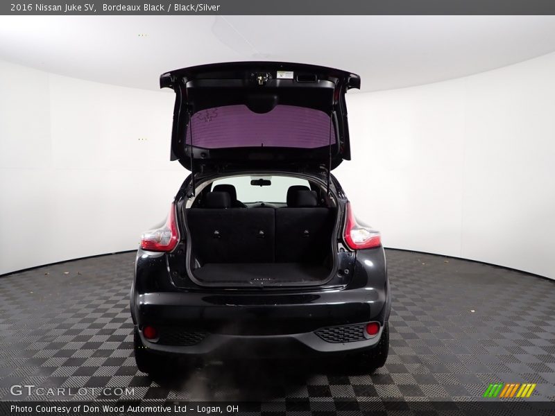 Bordeaux Black / Black/Silver 2016 Nissan Juke SV