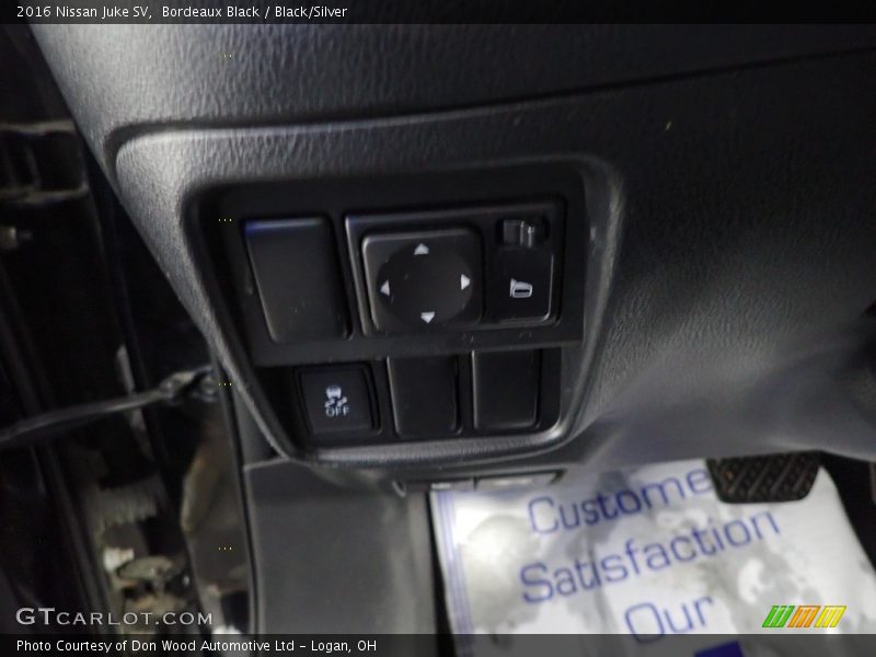Bordeaux Black / Black/Silver 2016 Nissan Juke SV