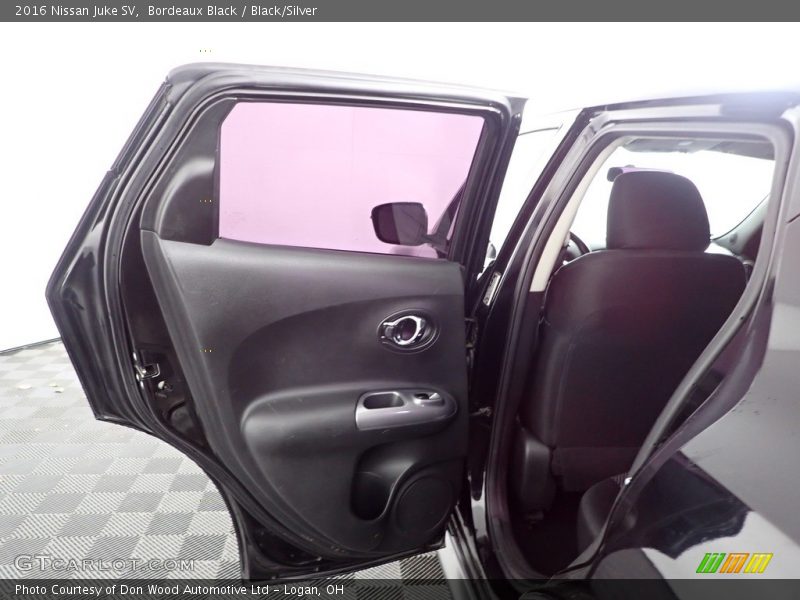 Bordeaux Black / Black/Silver 2016 Nissan Juke SV