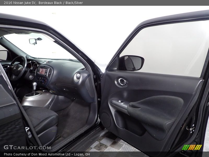 Bordeaux Black / Black/Silver 2016 Nissan Juke SV