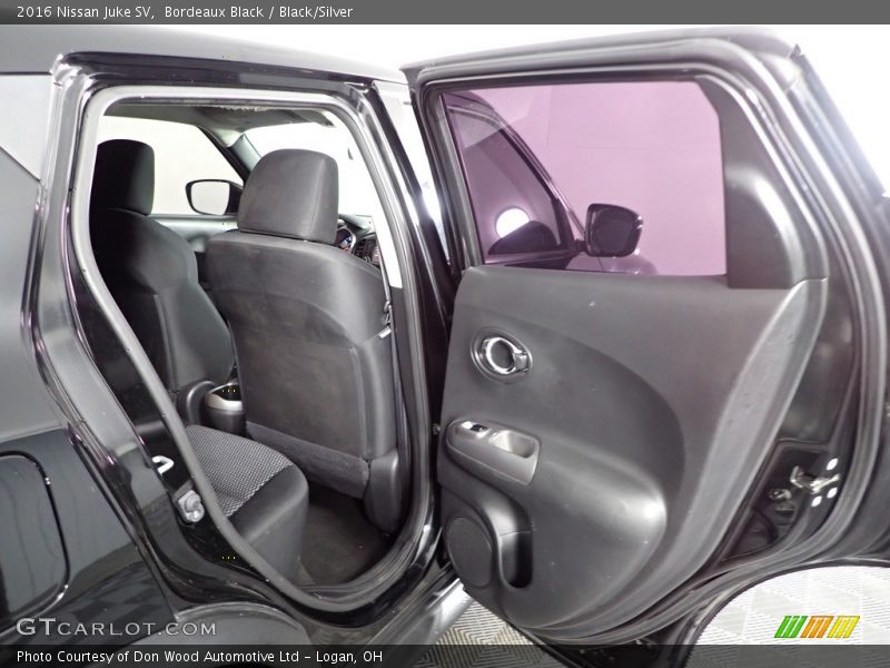 Bordeaux Black / Black/Silver 2016 Nissan Juke SV