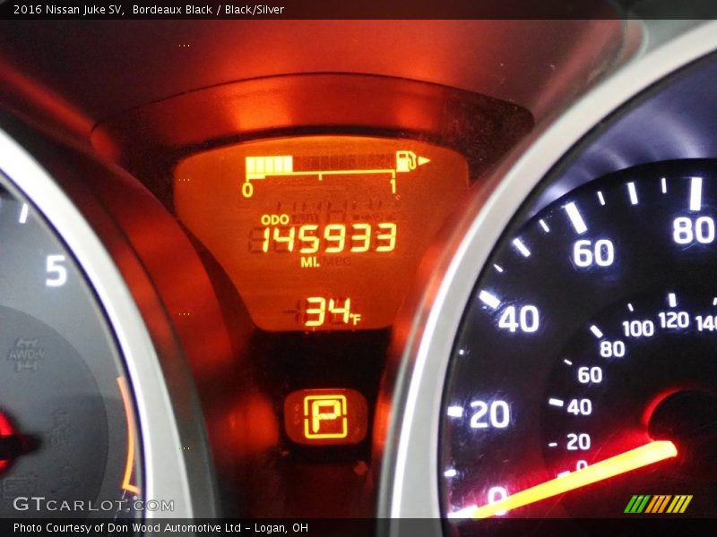 Bordeaux Black / Black/Silver 2016 Nissan Juke SV