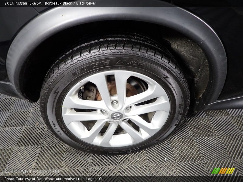 Bordeaux Black / Black/Silver 2016 Nissan Juke SV