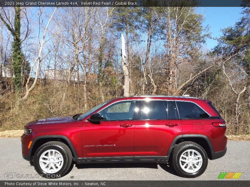  2023 Grand Cherokee Laredo 4x4 Velvet Red Pearl