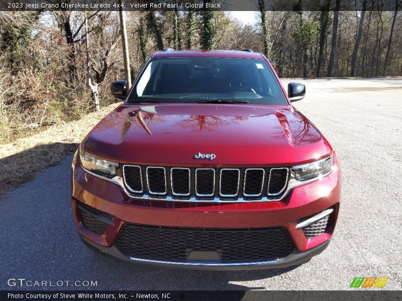Velvet Red Pearl / Global Black 2023 Jeep Grand Cherokee Laredo 4x4