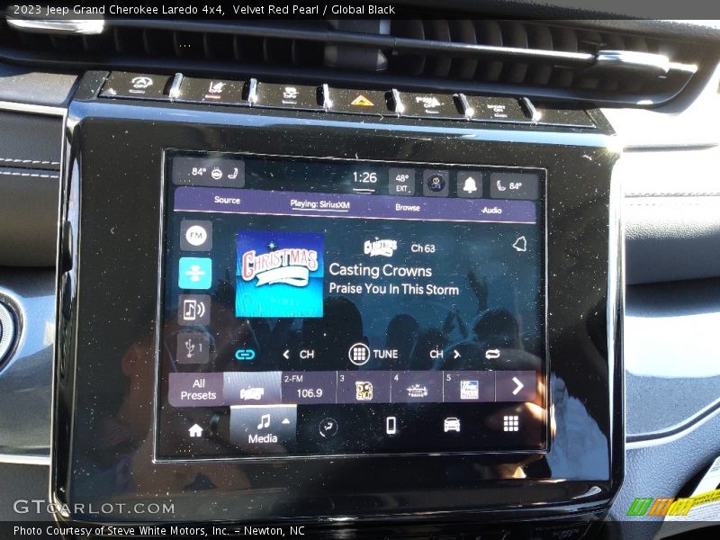 Velvet Red Pearl / Global Black 2023 Jeep Grand Cherokee Laredo 4x4