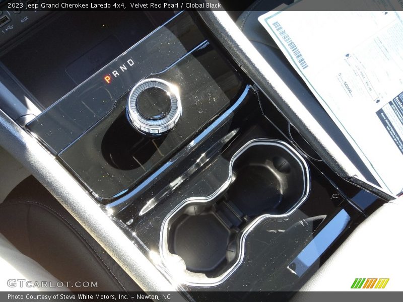 Velvet Red Pearl / Global Black 2023 Jeep Grand Cherokee Laredo 4x4