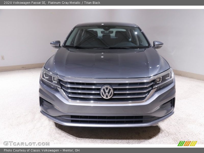 Platinum Gray Metallic / Titan Black 2020 Volkswagen Passat SE