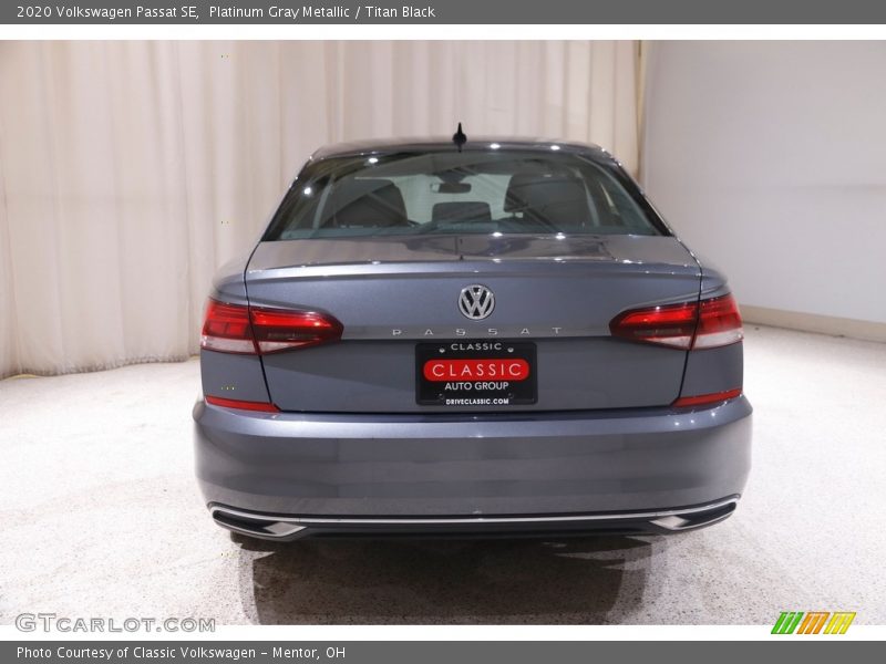 Platinum Gray Metallic / Titan Black 2020 Volkswagen Passat SE