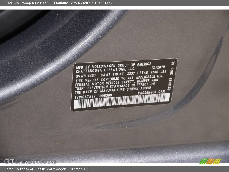 Platinum Gray Metallic / Titan Black 2020 Volkswagen Passat SE