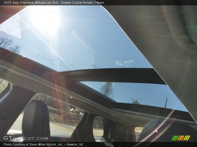 Granite Crystal Metallic / Black 2023 Jeep Cherokee Altitude Lux 4x4
