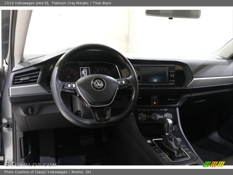 Platinum Gray Metallic / Titan Black 2019 Volkswagen Jetta SE