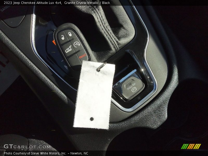 Granite Crystal Metallic / Black 2023 Jeep Cherokee Altitude Lux 4x4