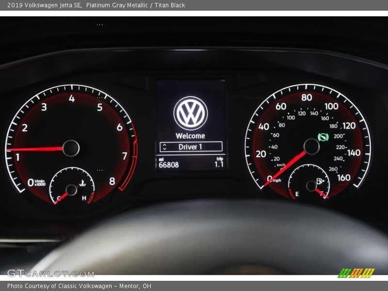 Platinum Gray Metallic / Titan Black 2019 Volkswagen Jetta SE