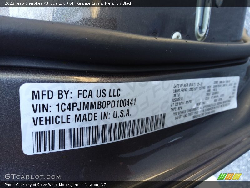 Granite Crystal Metallic / Black 2023 Jeep Cherokee Altitude Lux 4x4