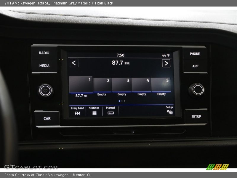 Platinum Gray Metallic / Titan Black 2019 Volkswagen Jetta SE