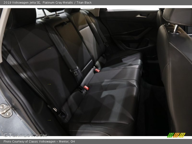 Platinum Gray Metallic / Titan Black 2019 Volkswagen Jetta SE
