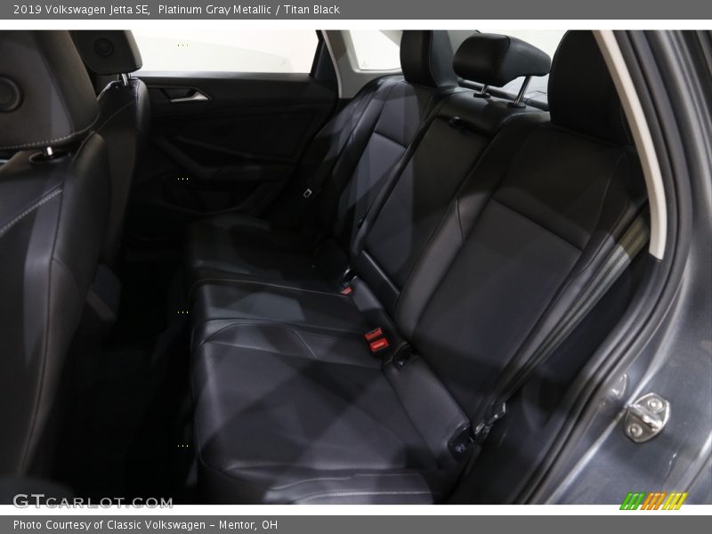 Platinum Gray Metallic / Titan Black 2019 Volkswagen Jetta SE