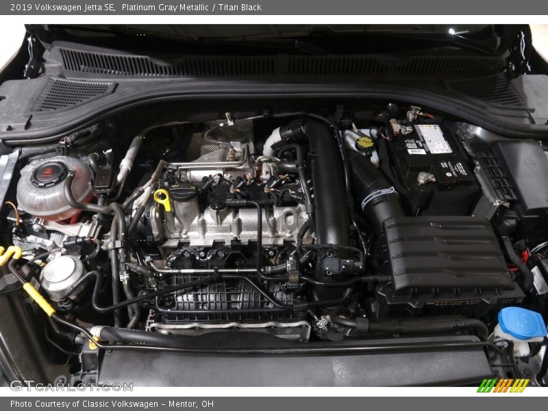 Platinum Gray Metallic / Titan Black 2019 Volkswagen Jetta SE