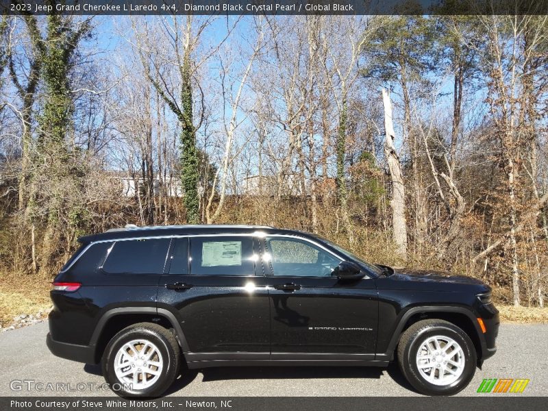 Diamond Black Crystal Pearl / Global Black 2023 Jeep Grand Cherokee L Laredo 4x4