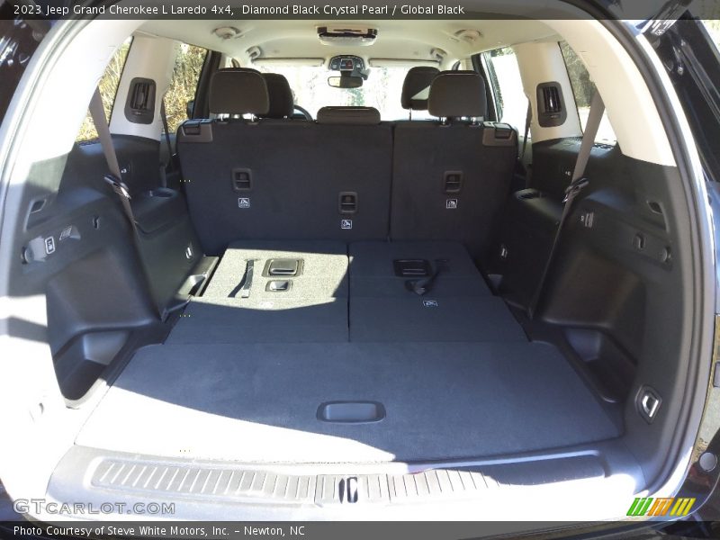Diamond Black Crystal Pearl / Global Black 2023 Jeep Grand Cherokee L Laredo 4x4