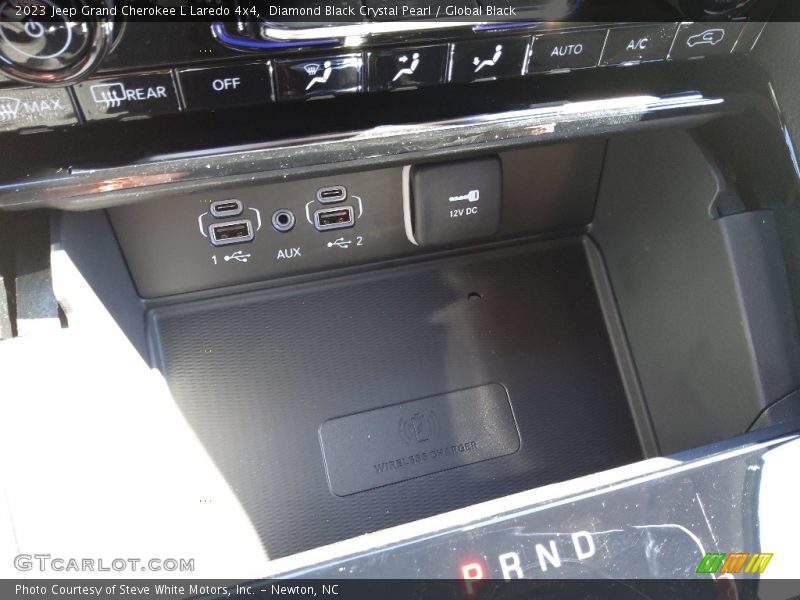 Diamond Black Crystal Pearl / Global Black 2023 Jeep Grand Cherokee L Laredo 4x4