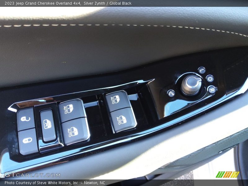 Silver Zynith / Global Black 2023 Jeep Grand Cherokee Overland 4x4