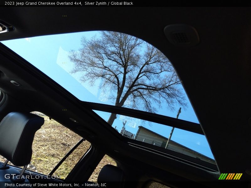 Silver Zynith / Global Black 2023 Jeep Grand Cherokee Overland 4x4