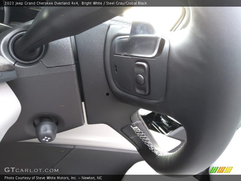 Bright White / Steel Gray/Global Black 2023 Jeep Grand Cherokee Overland 4x4