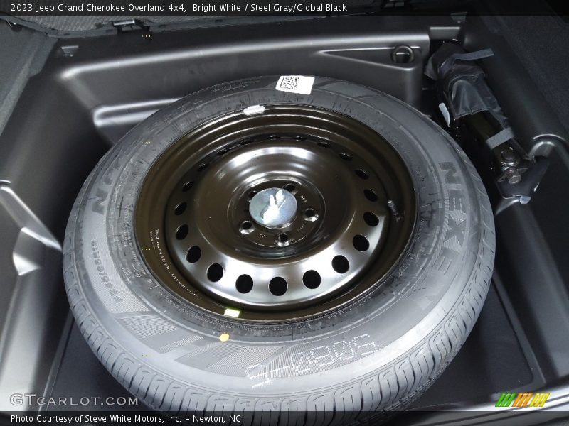 Bright White / Steel Gray/Global Black 2023 Jeep Grand Cherokee Overland 4x4