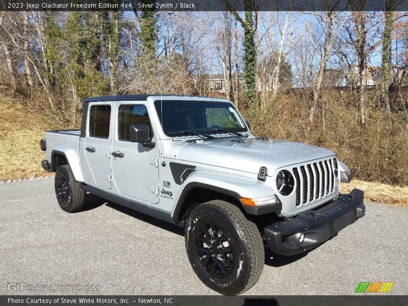 Front 3/4 View of 2023 Gladiator Freedom Edition 4x4