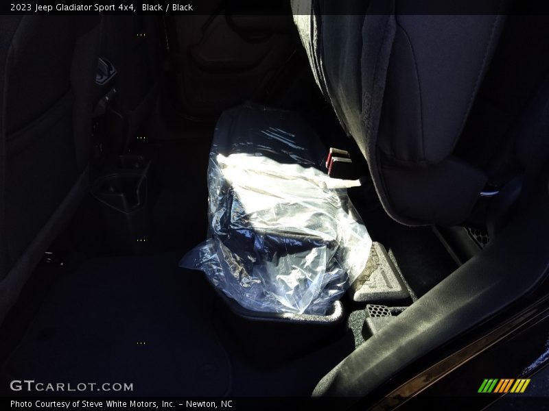 Black / Black 2023 Jeep Gladiator Sport 4x4