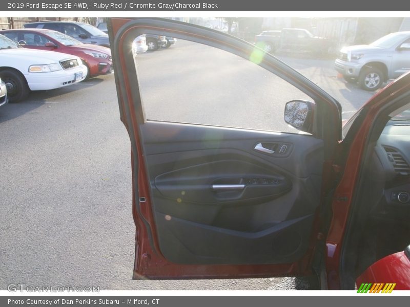 Ruby Red / Chromite Gray/Charcoal Black 2019 Ford Escape SE 4WD