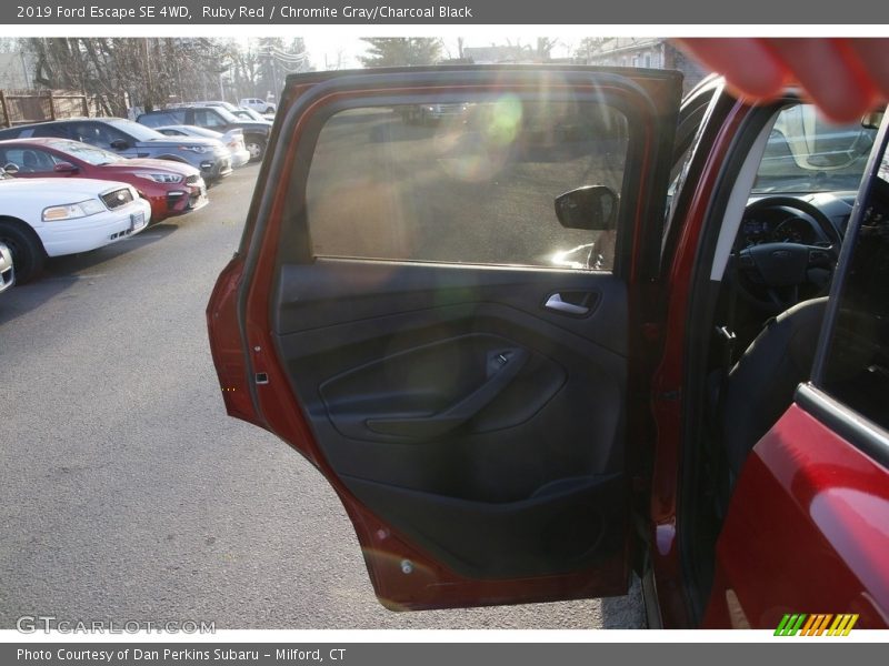 Ruby Red / Chromite Gray/Charcoal Black 2019 Ford Escape SE 4WD