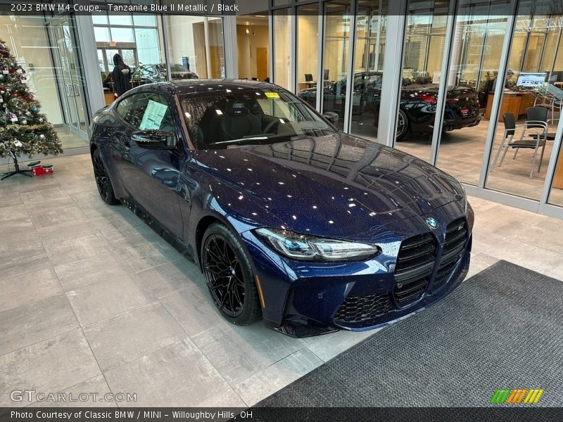 Front 3/4 View of 2023 M4 Coupe