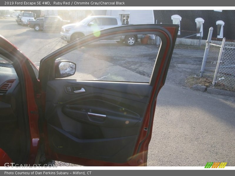 Ruby Red / Chromite Gray/Charcoal Black 2019 Ford Escape SE 4WD