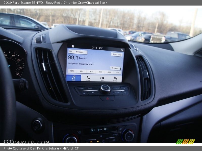 Ruby Red / Chromite Gray/Charcoal Black 2019 Ford Escape SE 4WD