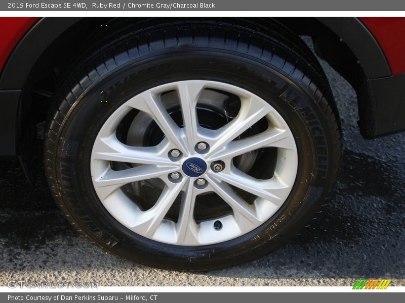 Ruby Red / Chromite Gray/Charcoal Black 2019 Ford Escape SE 4WD