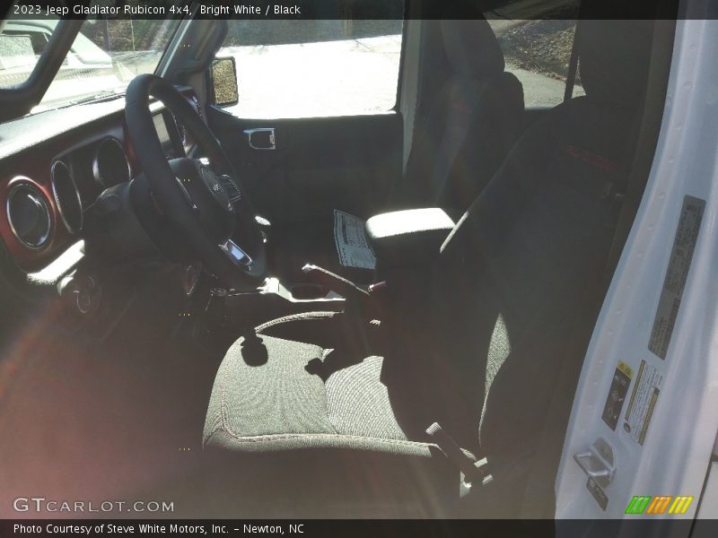 Bright White / Black 2023 Jeep Gladiator Rubicon 4x4