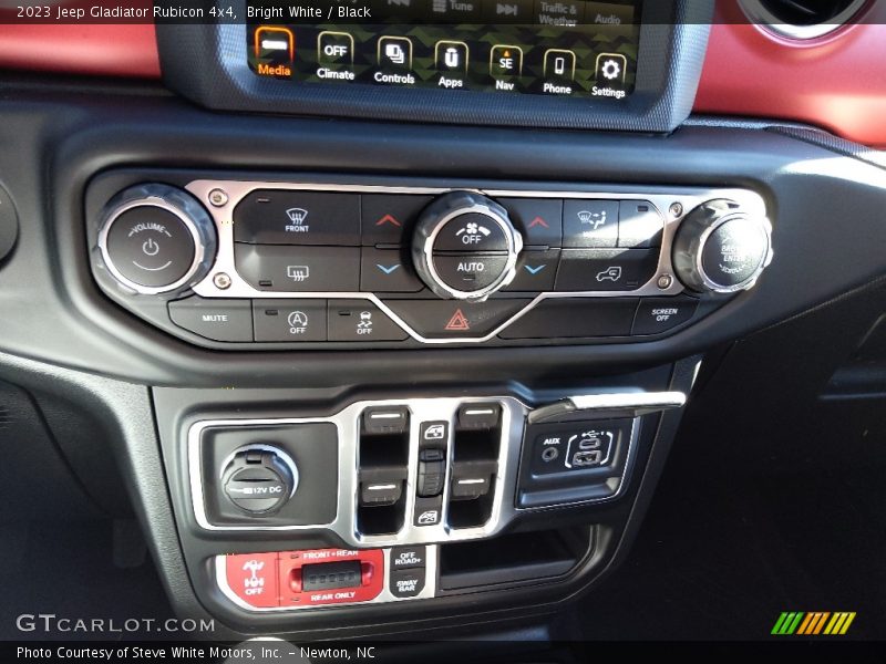 Bright White / Black 2023 Jeep Gladiator Rubicon 4x4