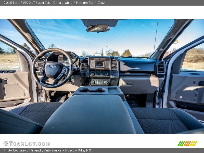 Oxford White / Medium Earth Gray 2016 Ford F150 XLT SuperCab