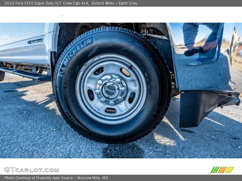 Oxford White / Earth Gray 2019 Ford F350 Super Duty XLT Crew Cab 4x4