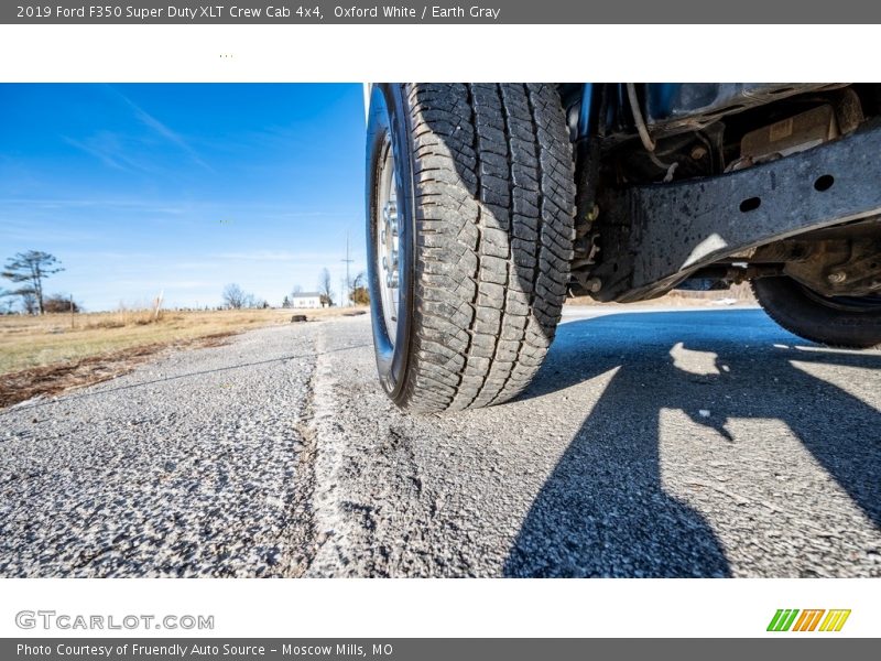 Oxford White / Earth Gray 2019 Ford F350 Super Duty XLT Crew Cab 4x4